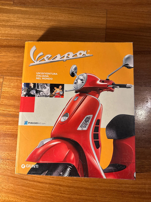 Libro "Vespa. Un'avventura italiana nel mondo" - Giunti / Piaggio