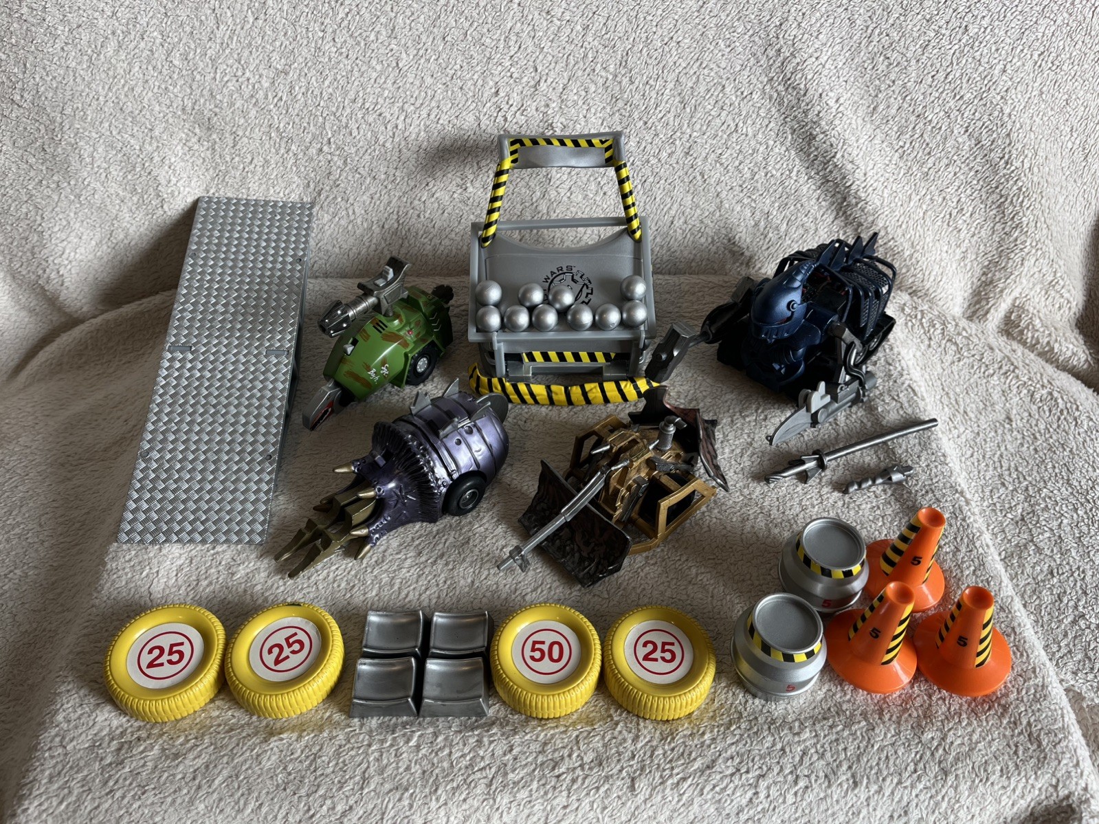 Robot Wars Pull Back Toys Figures Bundle 