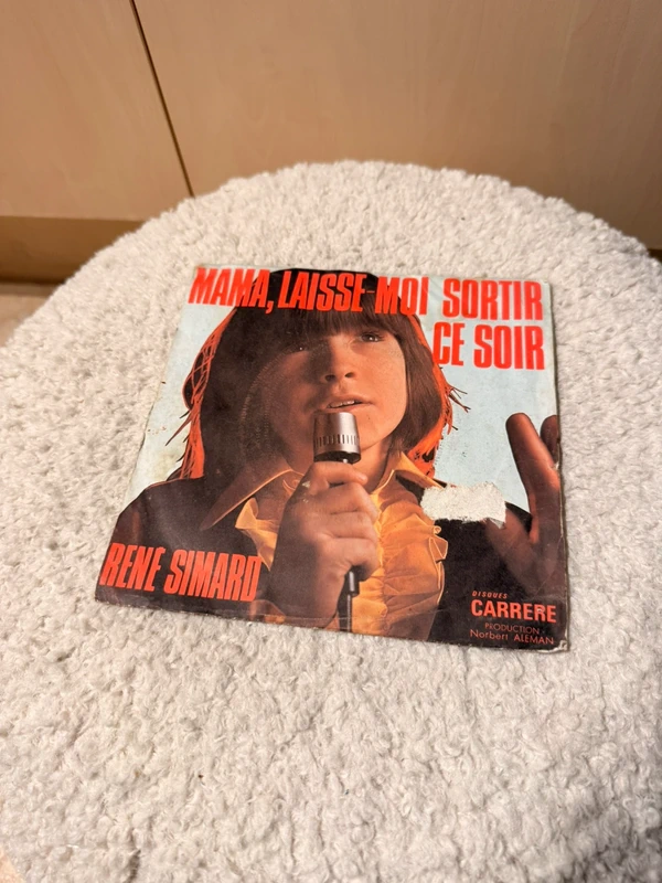 vinyle René Simard Mama, laisse moi sortir ce soir - Un enfant comme les autres 45 tours