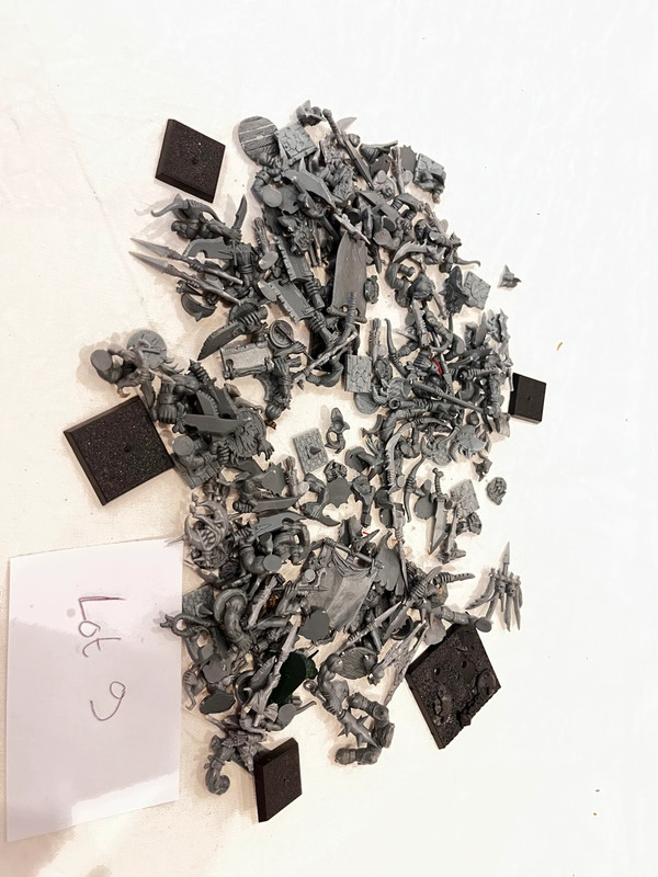 Lot de figurines / pièces détachées Warhammer Fantasy – Orques et Gobelins