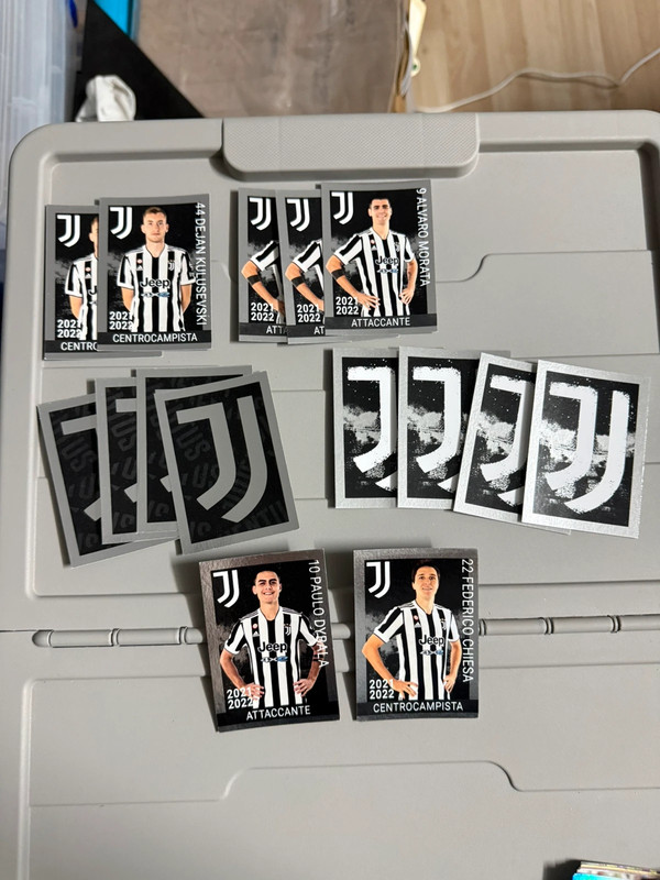 lotto 14 card juventus panini 2021-2022 dybala chiesa morata loghi carte