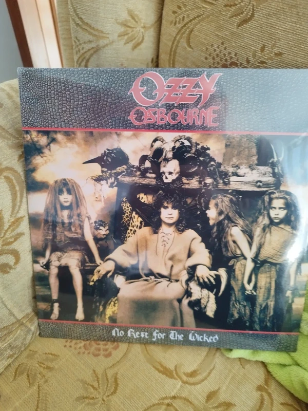 Disco de vinilo de Ozzy Osborne del año 1988 no rest for the wickeo