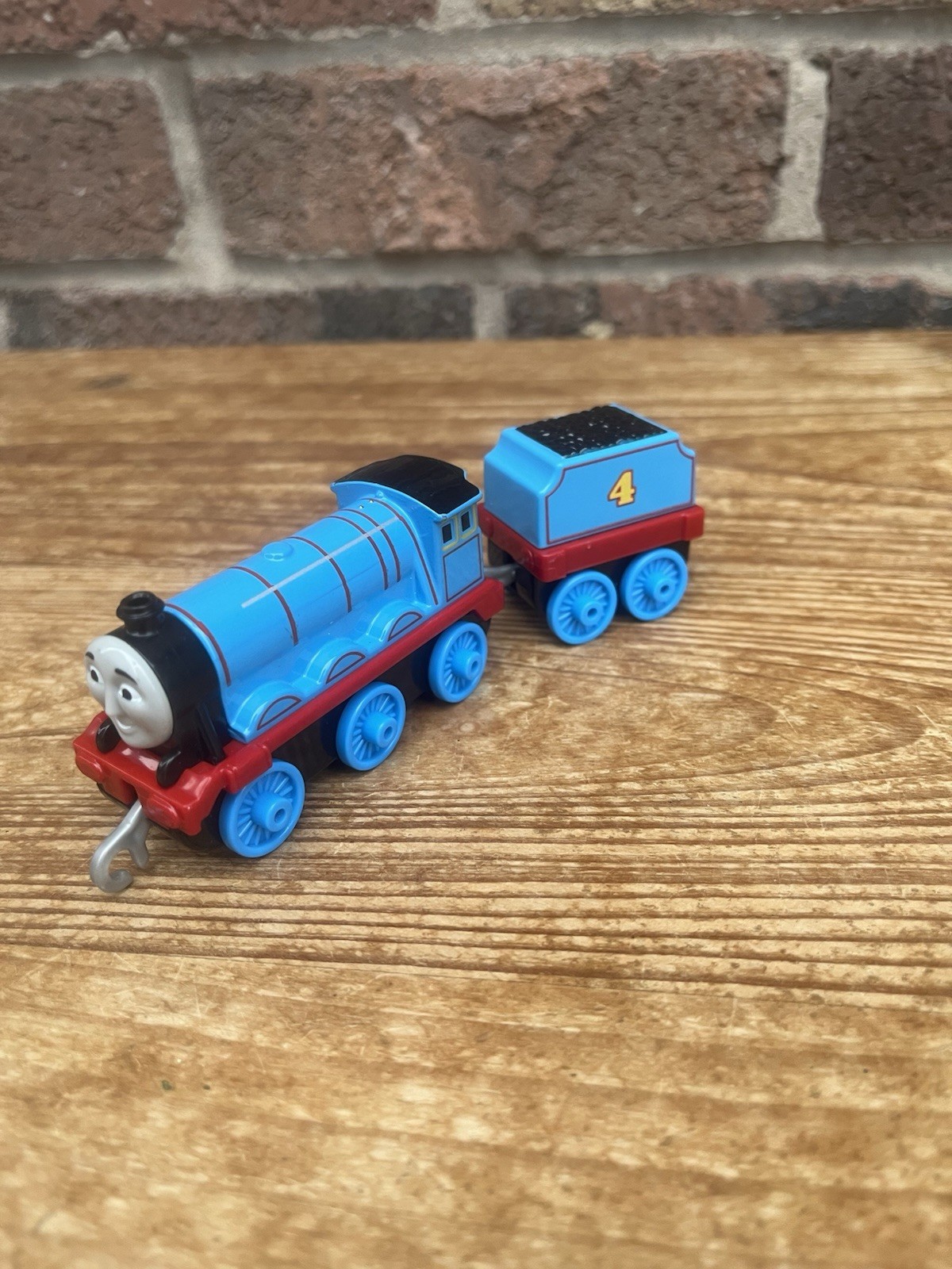 TRACKMASTER PUSH ALONG  Thomas Tank & Friends Train - GORDON- POST DISCOUNTS!