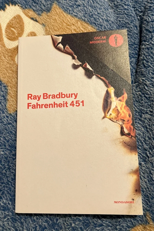 Fahrenheit 451 (Italian Edition) - Ray Bradbury