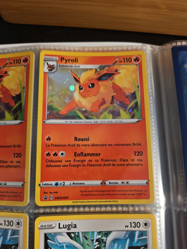 Carte pokemon pyroli brillante