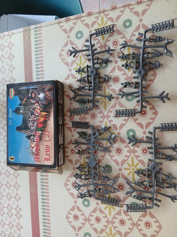 Figurines Strelets 1/72 medieval Lévy 2