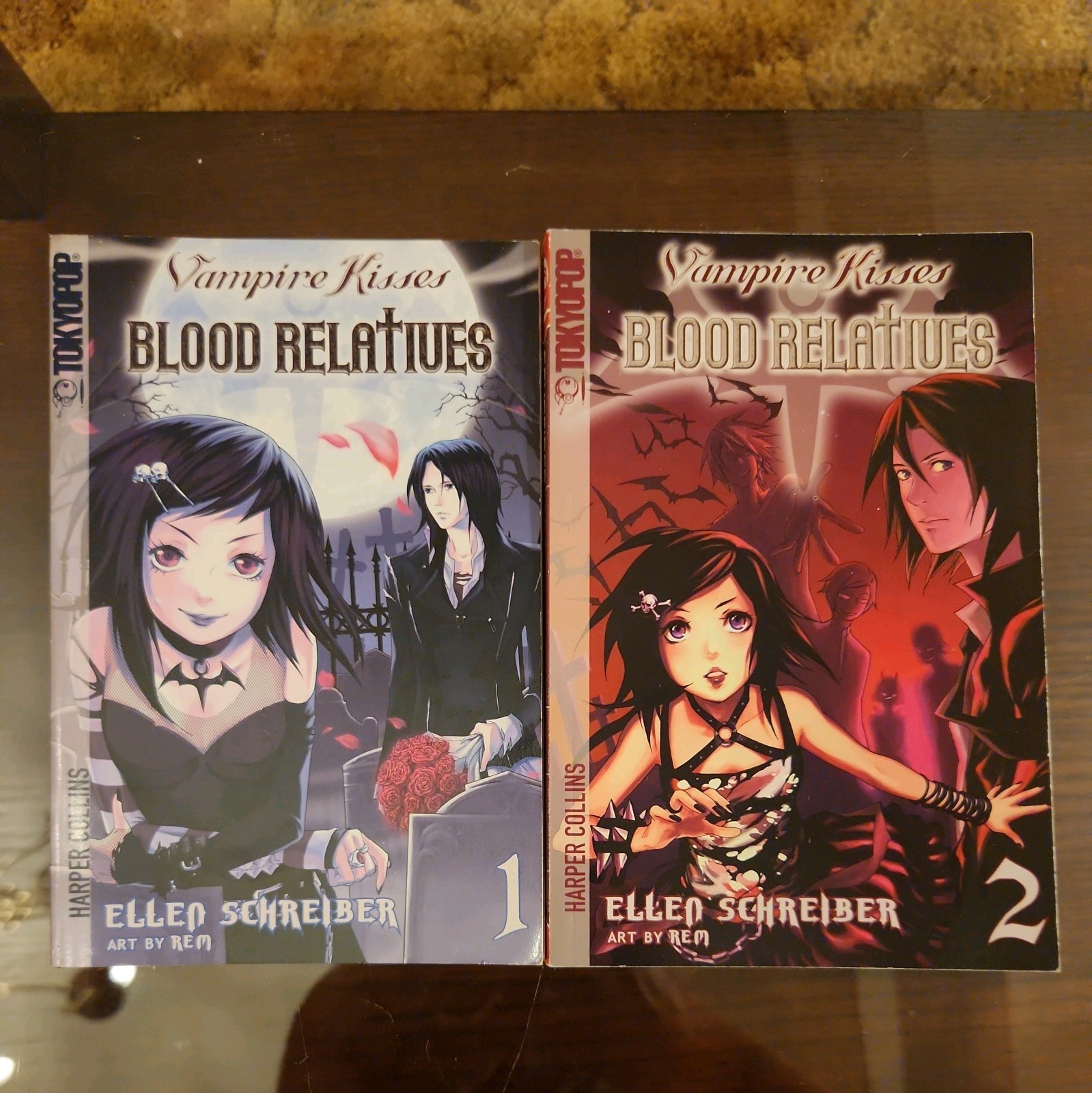 Baci di vampiro parenti di sangue vol. 1-2 manga inglese di Ellen Schreiber & REM