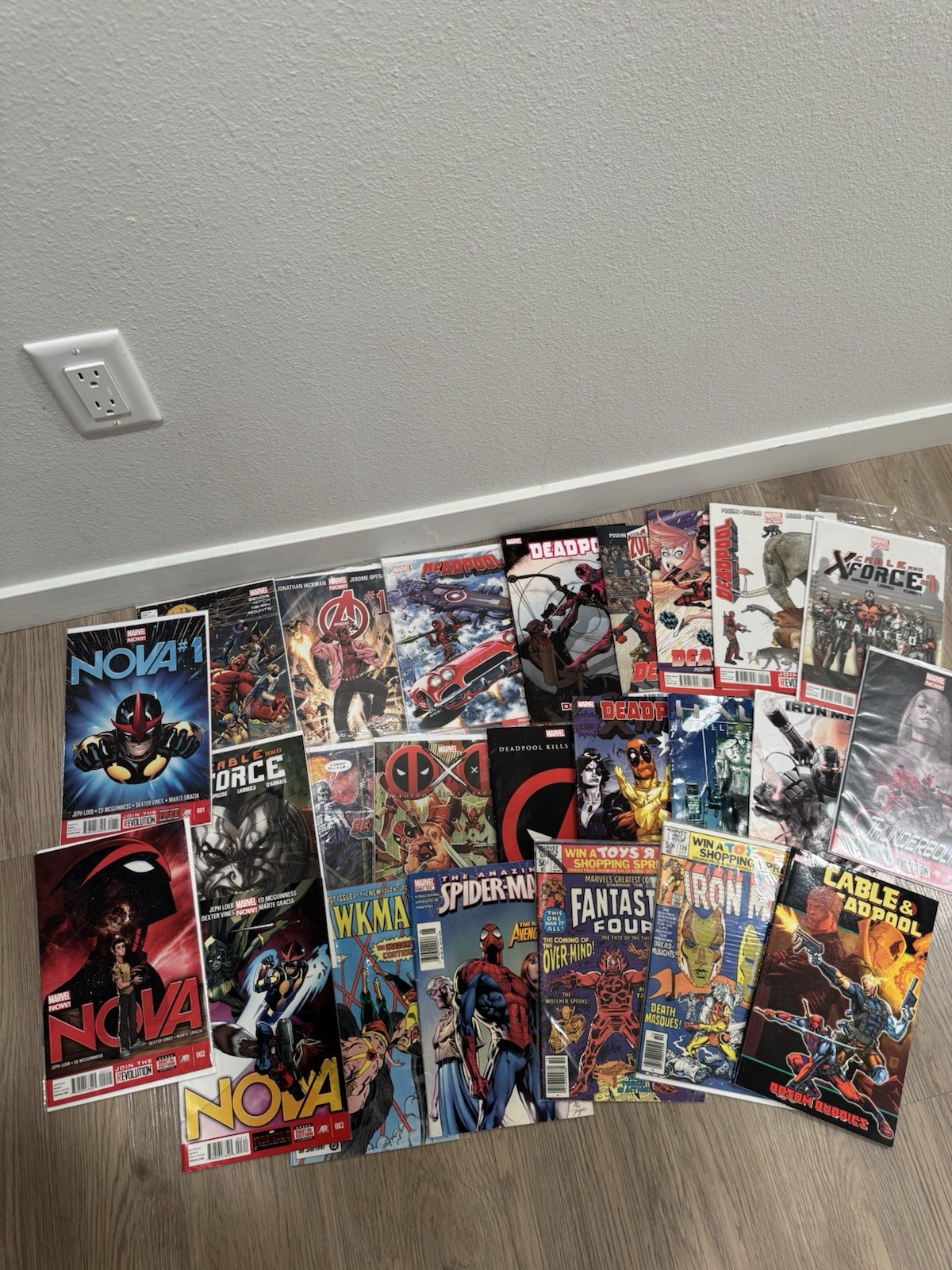 Lotto fumetti Marvel Deadpool Nova X-Force Iron Man Spider-Man 27 pezzi