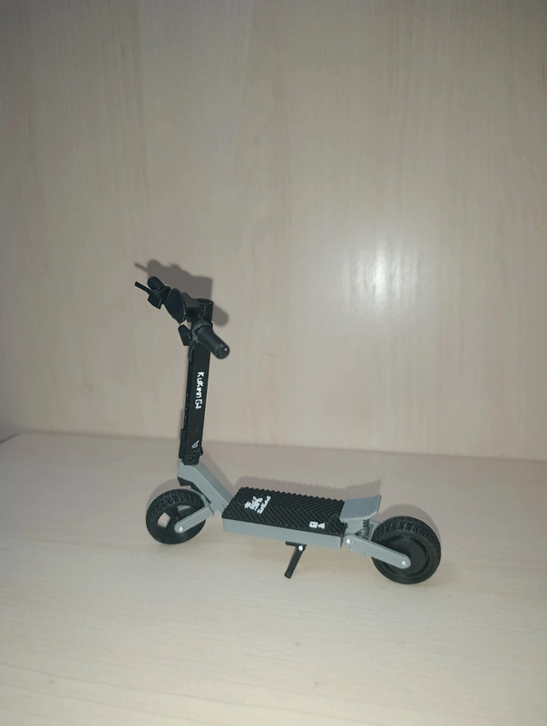 Modellino 3D KuKirin G4 - Miniatura Monopattino Elettrico Collezione