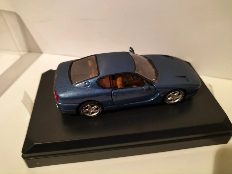 Ferrari 456GT in scala 1/43 della Corgi con teca