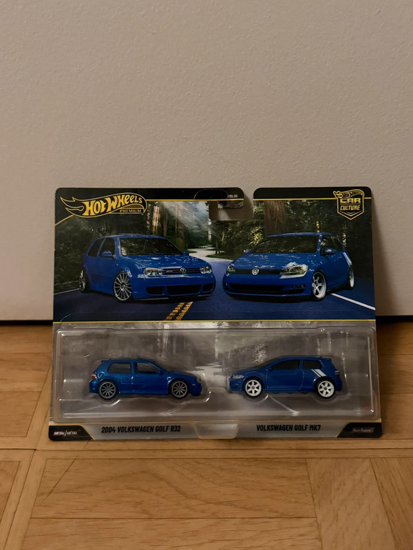 Hot wheels Volkswagen Golf Mk7 and R32