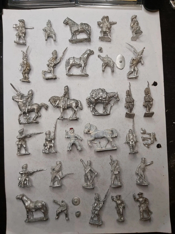 (841) figurines en plomb 28mm