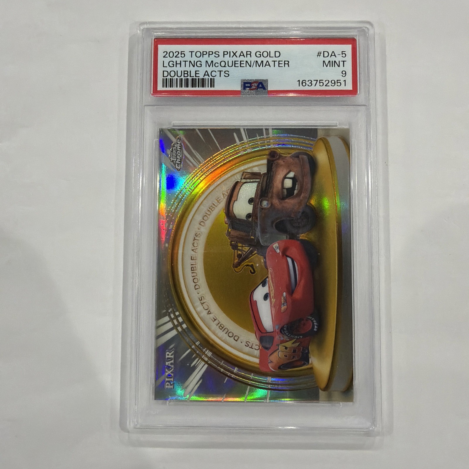 2025 Topps Pixar Gold Lightning McQueen Tow Mater oro doppio atto #DA-5 PSA 9