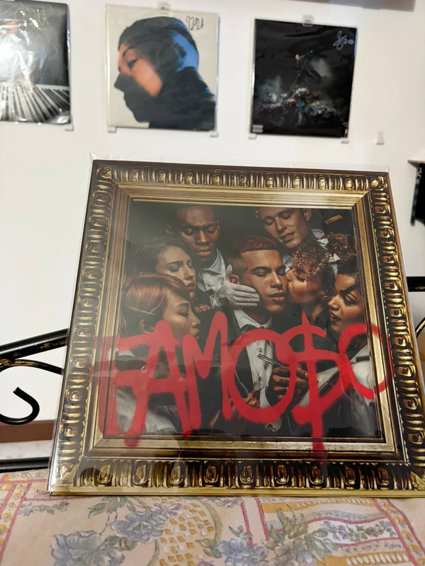 Vinile famoso - sfera ebbasta