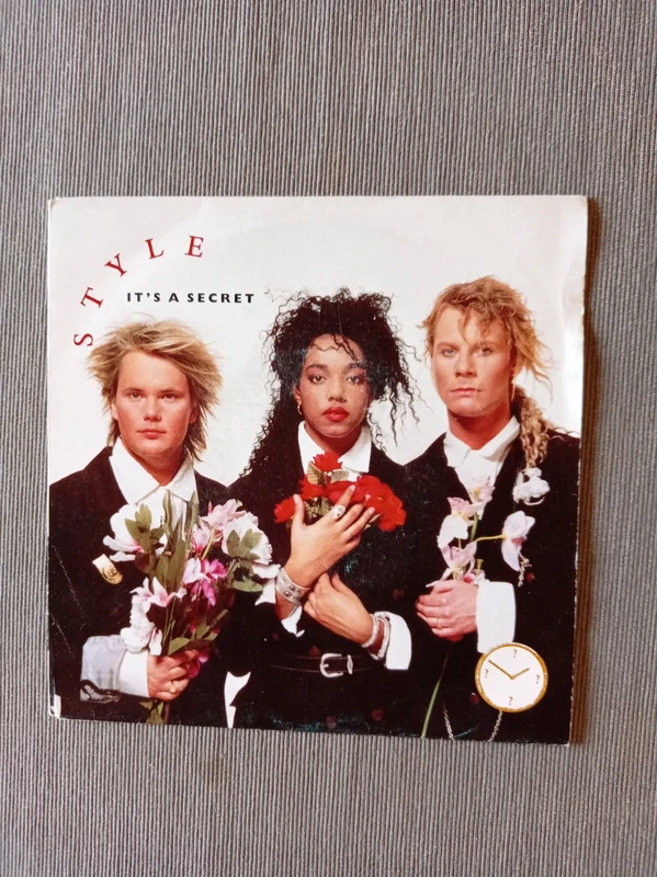 Style - It's a Secret / New World. 7"