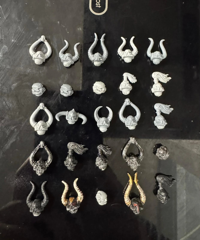 Legionaries Chosen Chaos Space Marine CSM Warhammer 40k Heads Bits OOP
