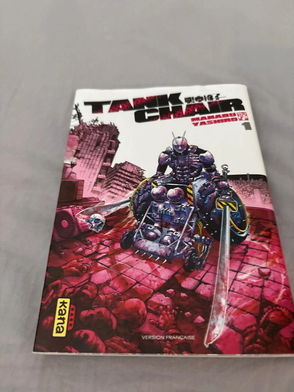 Livre [Tank Chair]