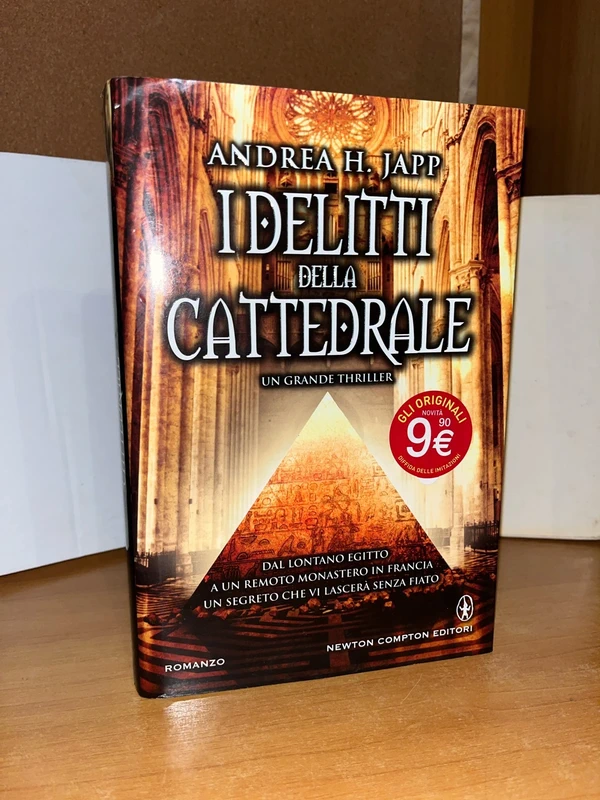 I delitti della cattedrale - Andrea H. Japp (Newton Compton Editori)