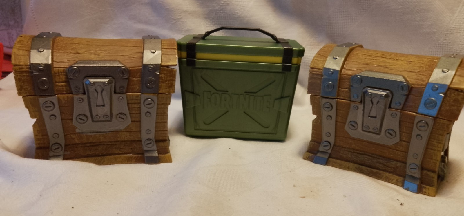 FORTNITE LOOT CHESTS X 2 /LOOT BATTLE BOX JAZWARES TOYS