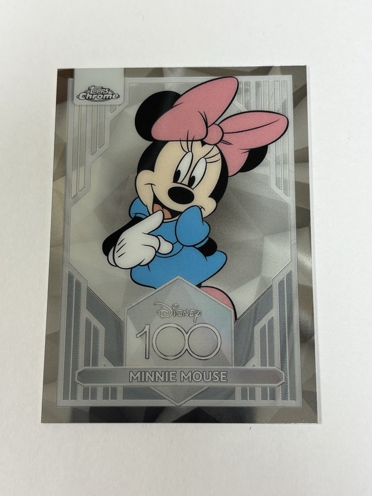 Base Topps Chrome Disney 100 Minnie Mouse 2023 #23
