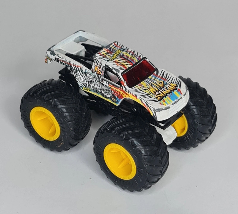 Hot wheels Monster Truck Wild Streak 1/64