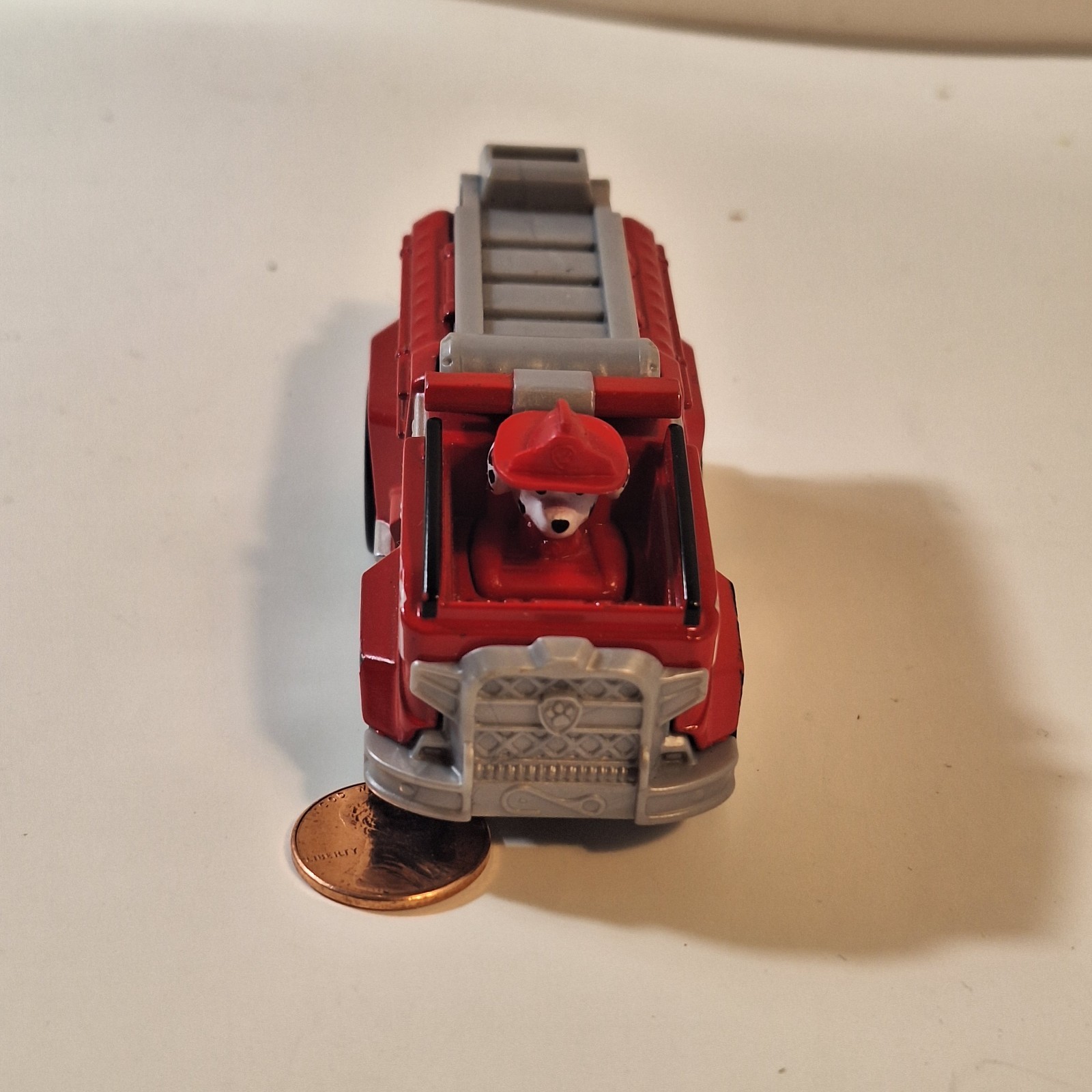 Paw Patrol: Marshall In Camion dei Pompieri Rotante Giocattolo Auto Miniatura