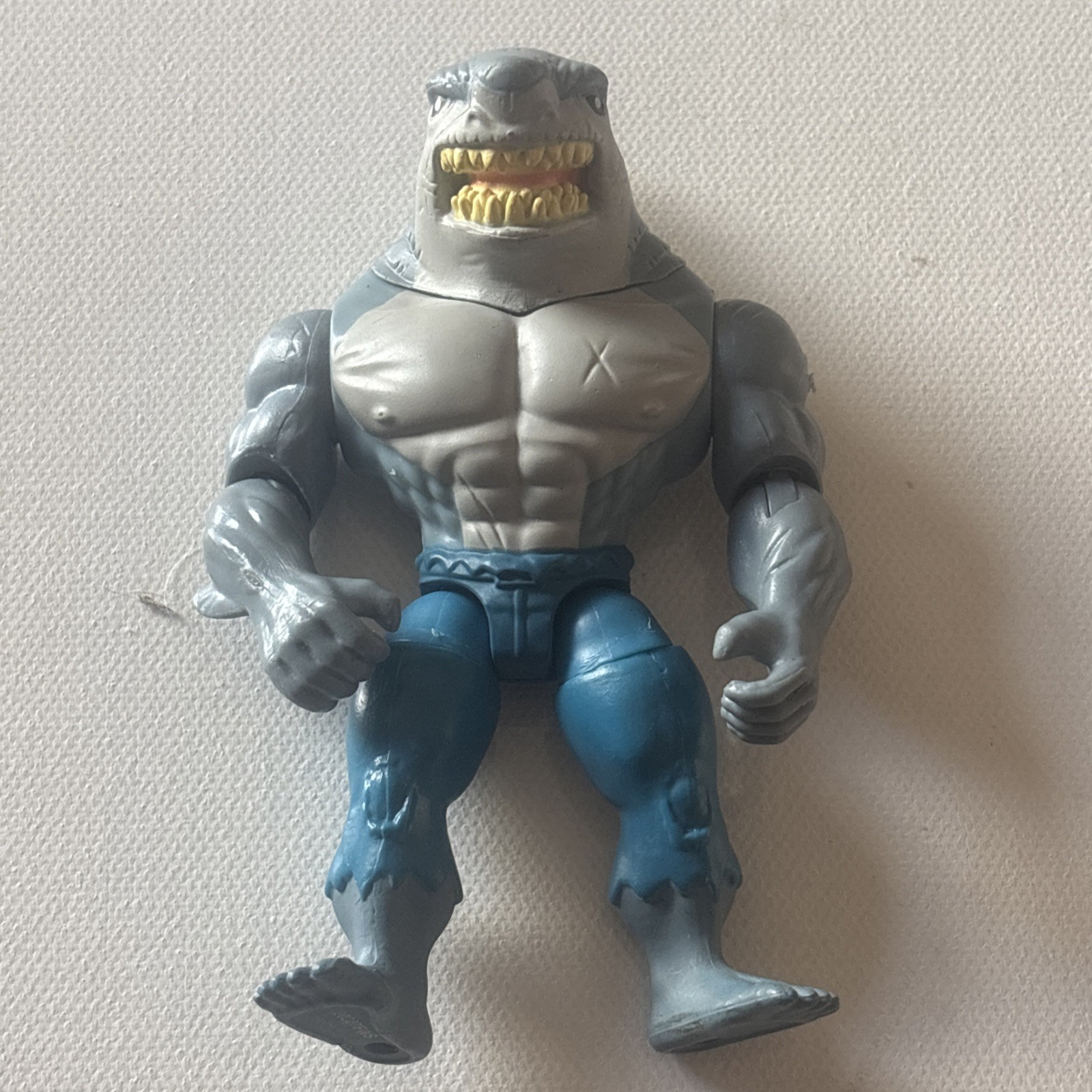 King Shark Action Figure, 4 Pollici Spin Master DC Universe Batman Dark Knight #15