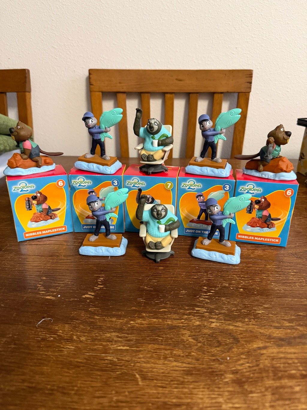 Lotto 8 giocattoli Disney Zootopia Happy Meal Judy sulla custodia Flash Nibbles Maplestic