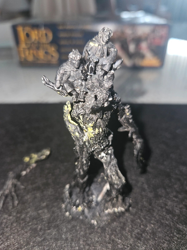 "Bárbol" el mayor de los Ents con Merry y Pippin de GamesWorkshop
