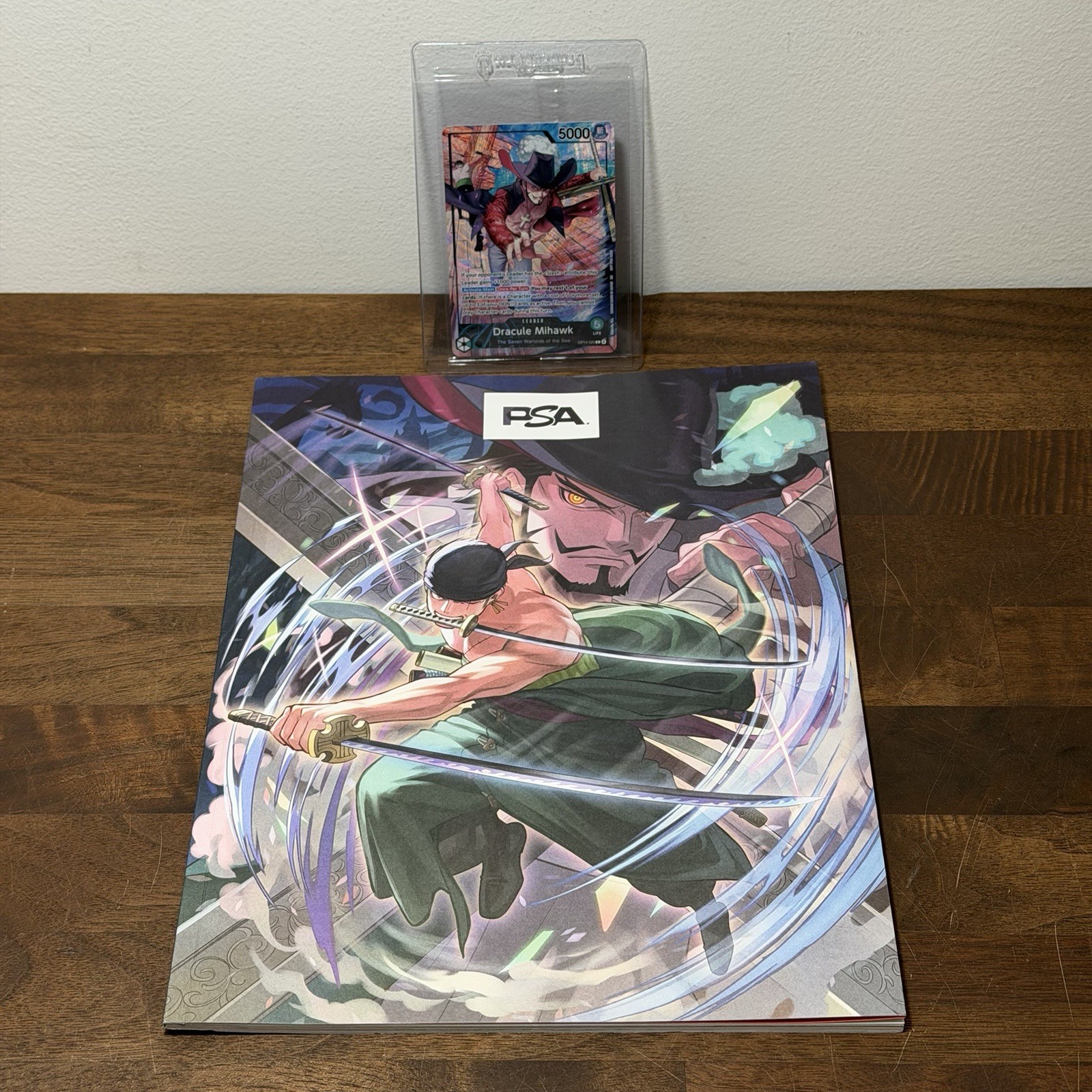 One Piece CCG Dracule Mihawk OP14-020 PSA Promo + Rivista - SPEDIZIONE OGGI