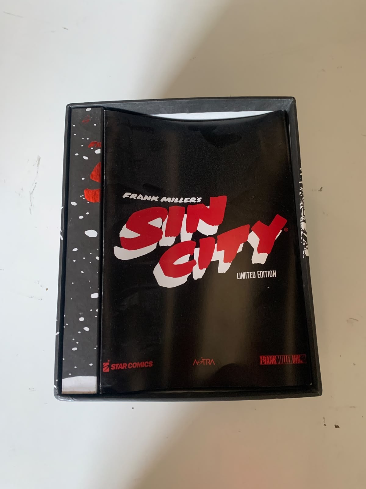 SIN CITY 1 LIMITED EDITION + COFANETTO - ITALIANO - STAR COMICS - F.MILLER