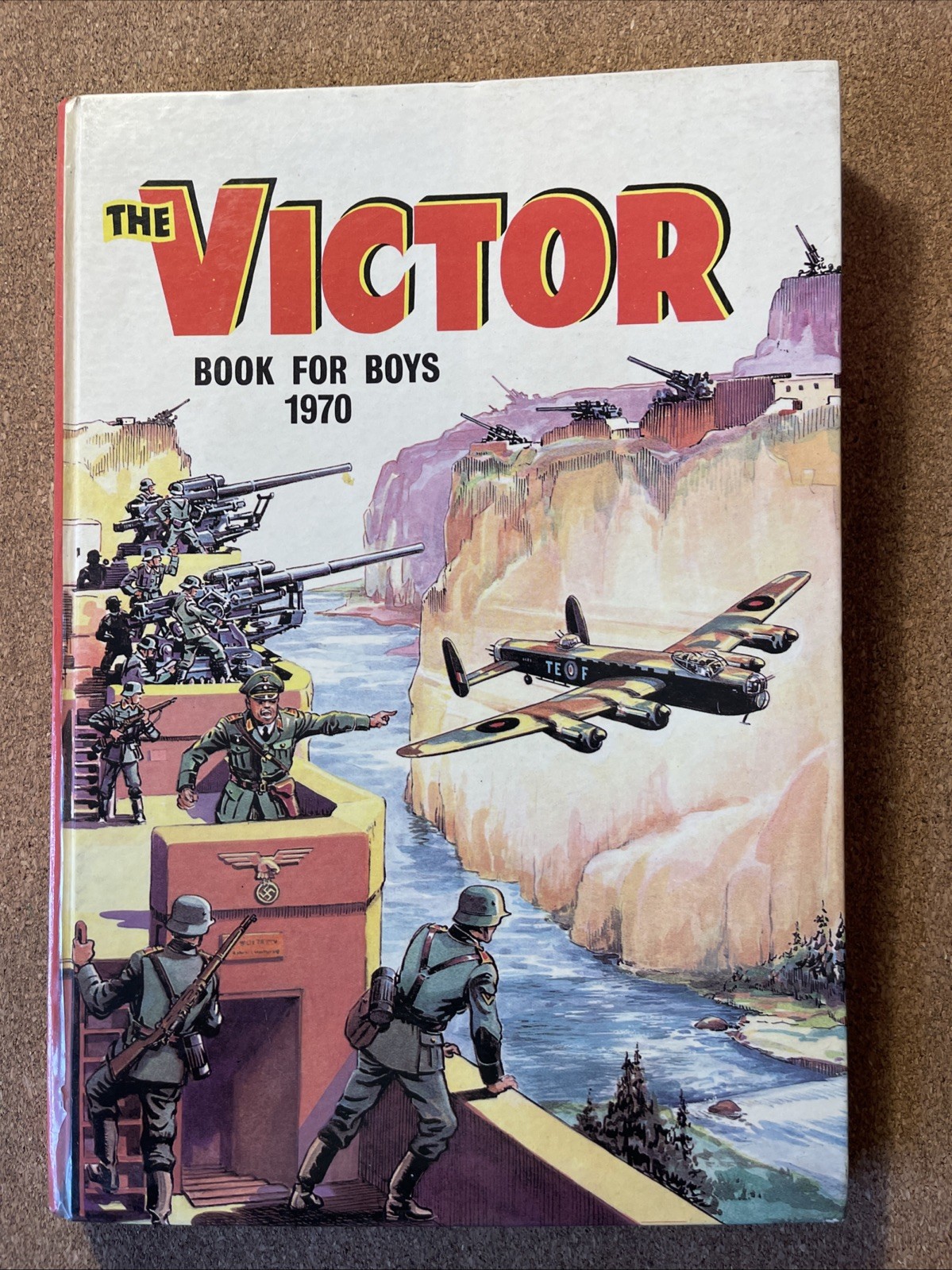 The Victor Book 1970 VGC, Unclipped, Small pen inscription, Slight wear only