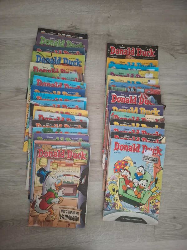 Bundle of 30 Dutch Donald Duck Weekblad (2020s)
