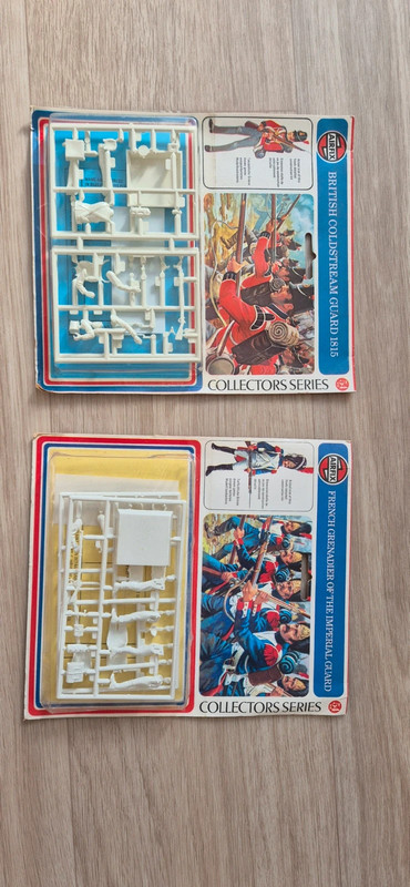 Lot de deux figurines Airfix 54mn