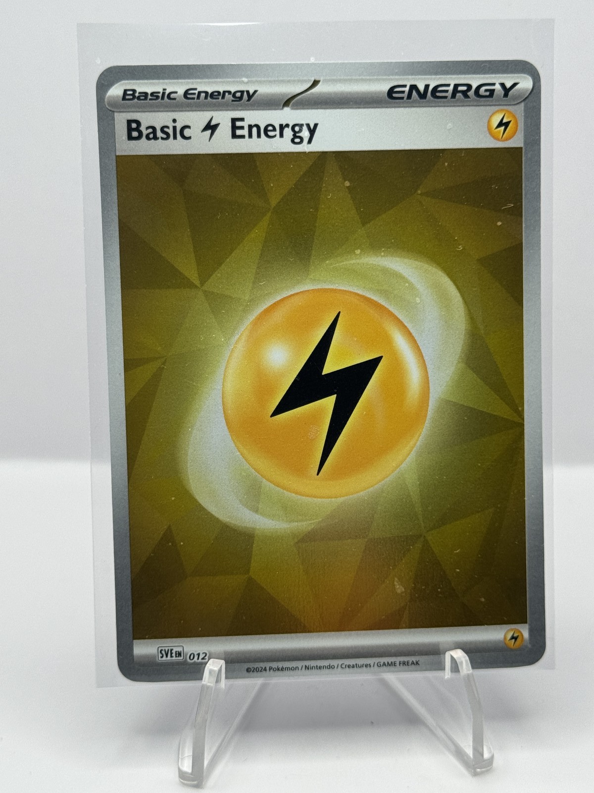 Basic Lightning Energy SVE 012 Energie Scarlatte e Viola holo 2024 Pokemon TCG