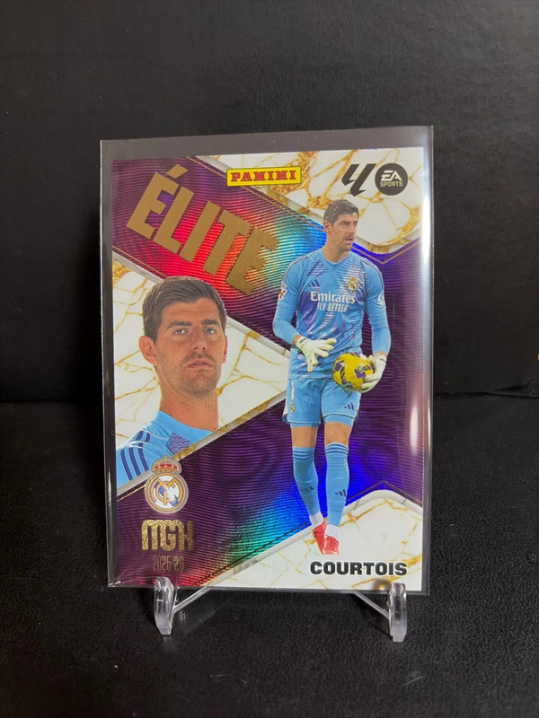 Courtois Élite Real Madrid Panini Megacracks 2025/2026 #3