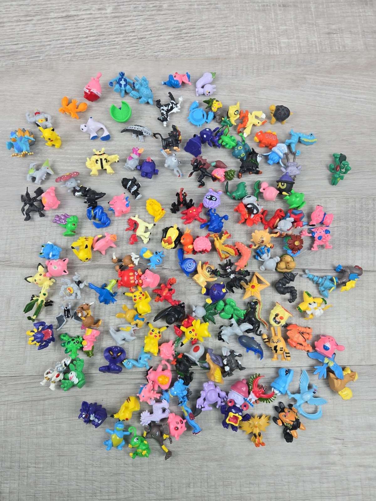 Enorme lotto misto di 140 minifigure Pokemon 1" pollici giocattoli RL e R/L con Cina
