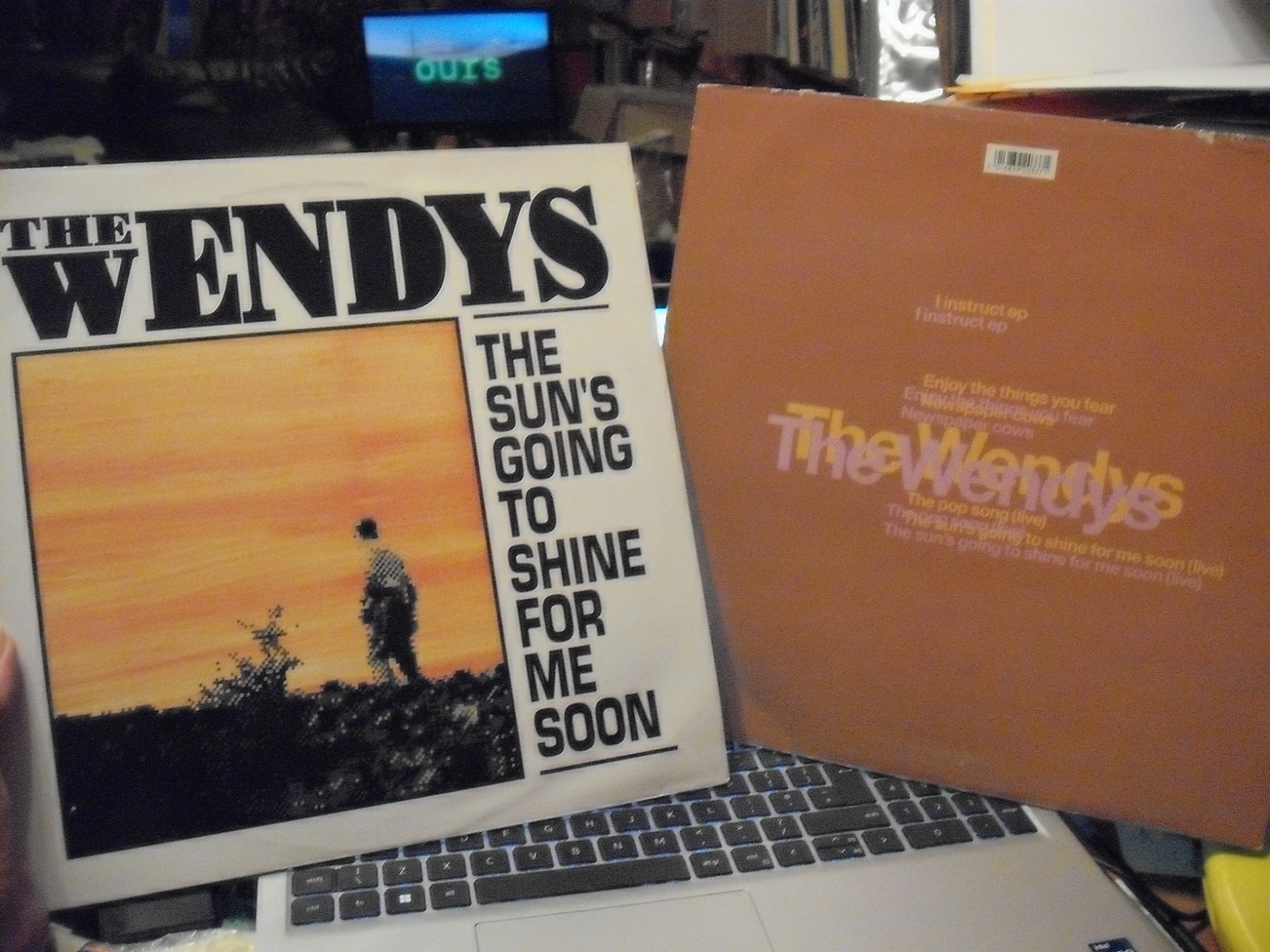 2 x 12" Vinyl Record - Wendys - I Instruct EP/Suns Going to Shine - VG-