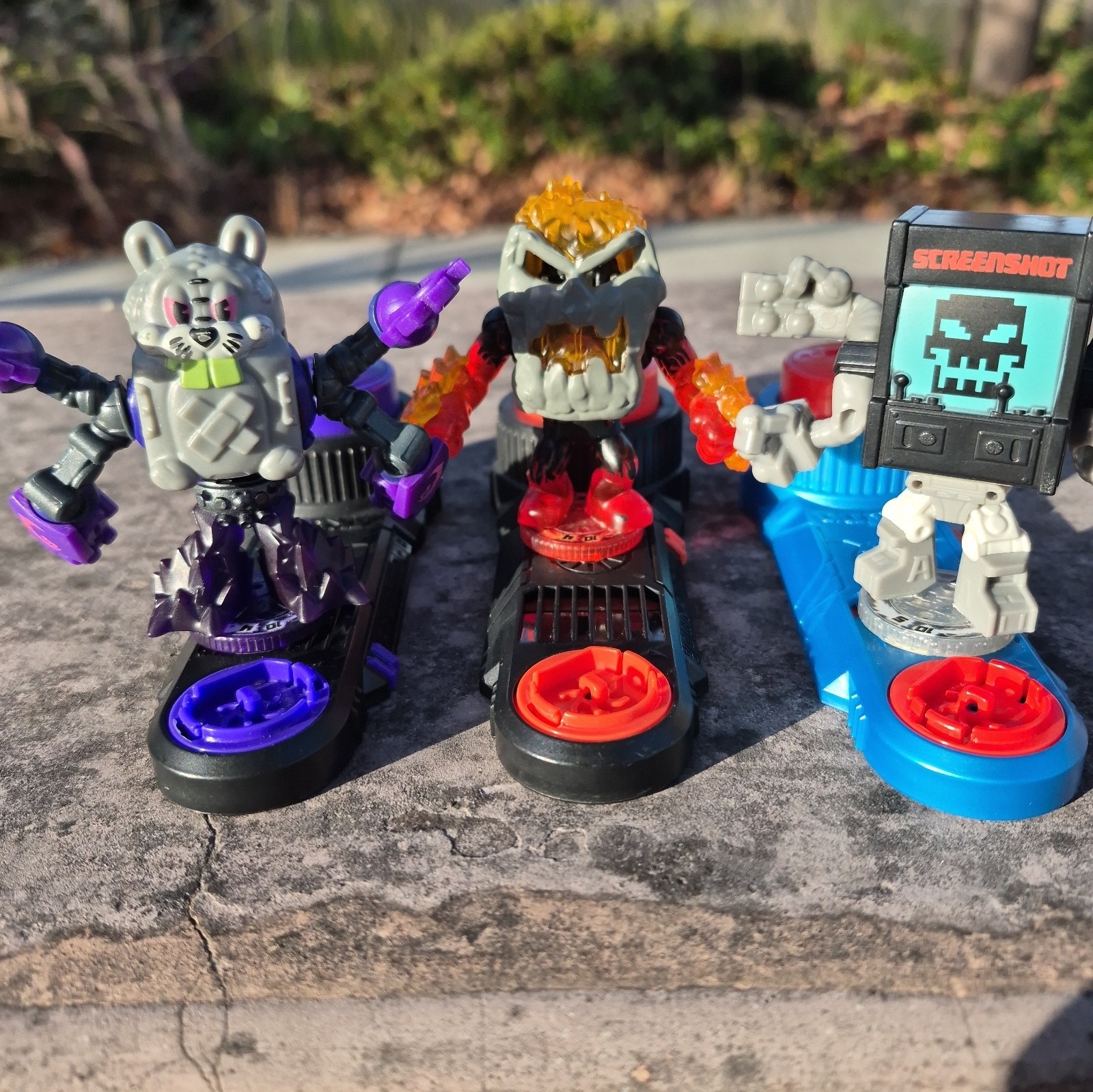 Akedo Giants- BUCKTOOTH/VOLCRAG/SCREENSHOT 2.0 with Armor and Controllers 