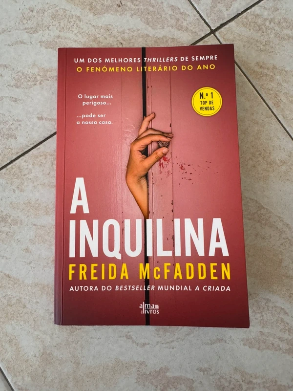 Livro “A inquilina” Freida Mcfadden