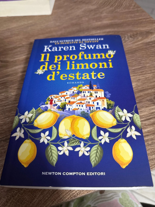 Libro “il profumo dei limoni s’ estate “di Karen Swan