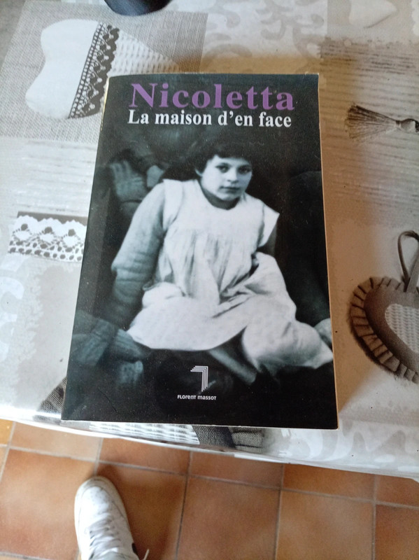 Nicoletta là Maison d'en face