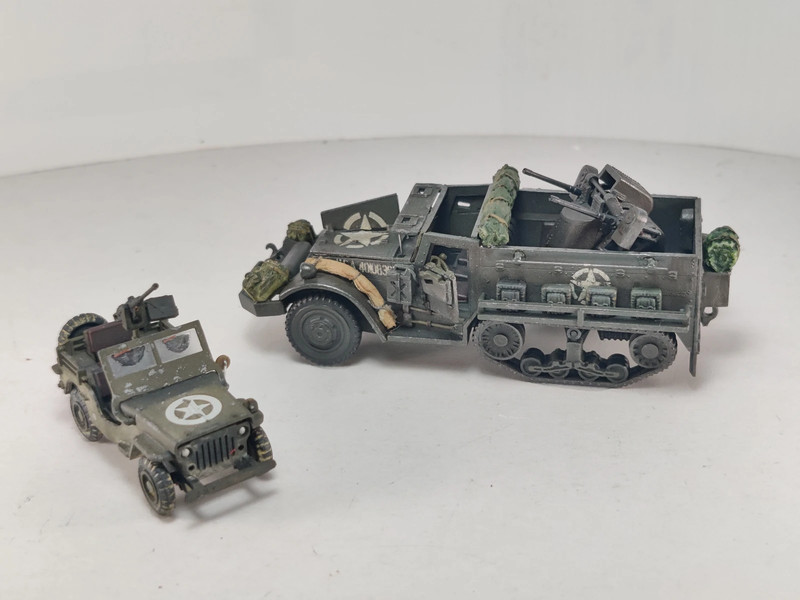 Maqueta del blindado M3A1 Half Track y del jeep Willys MB de Nitto en 1/76