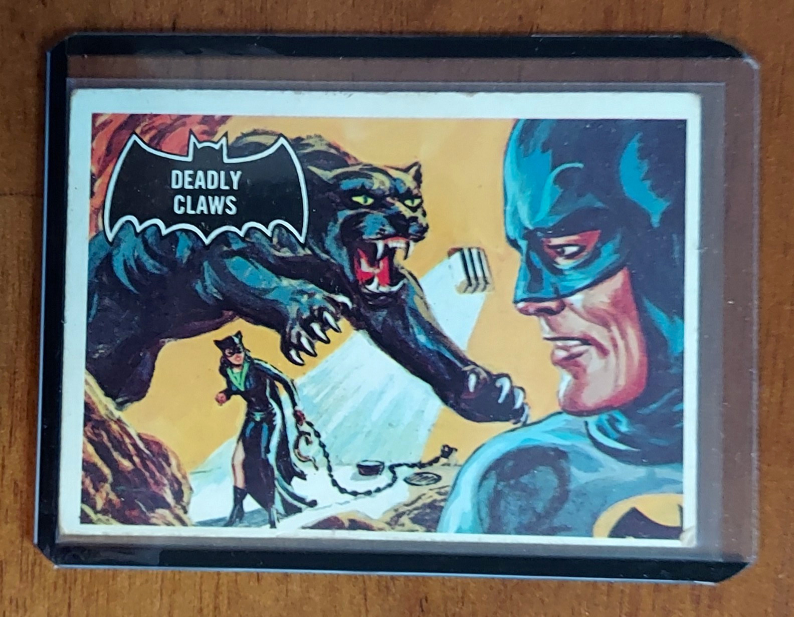 Batman 1966 Non-Sport Trading Card #34 "Deadly Claws" Base Set