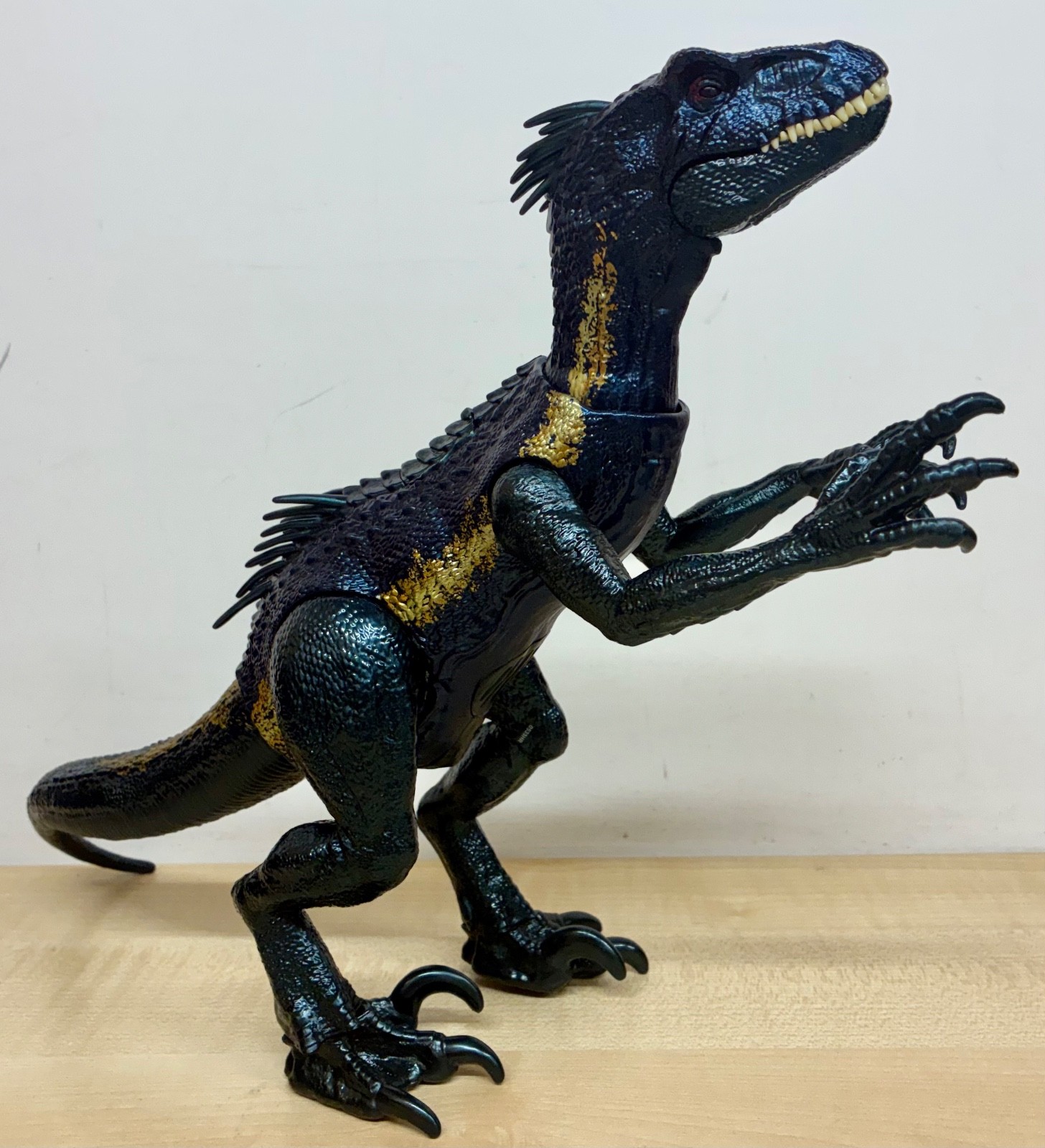 Jurassic World - Action figure dinosauro Track n' Attack Indoraptor - Vedi video!!