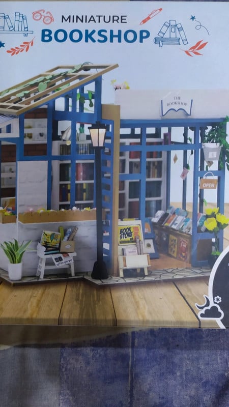 Maqueta miniatura bookshop