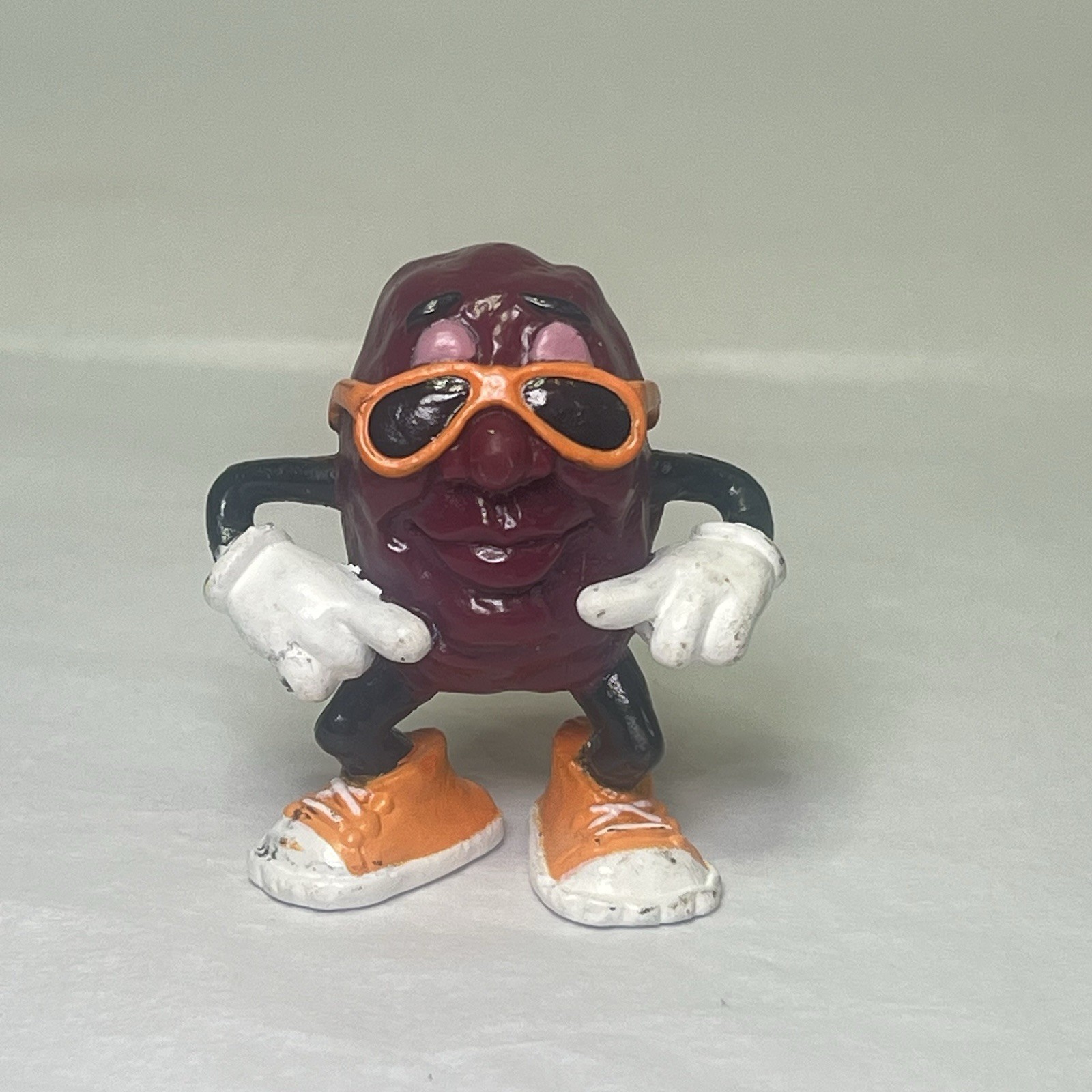 California Raisin Orange Sneakers 1988 PVC Cake Topper Figura anni 80