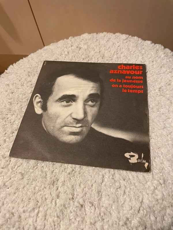 Vinyle Charles Aznavour Au nom de la jeunesse - On a toujours le temps 45 tours