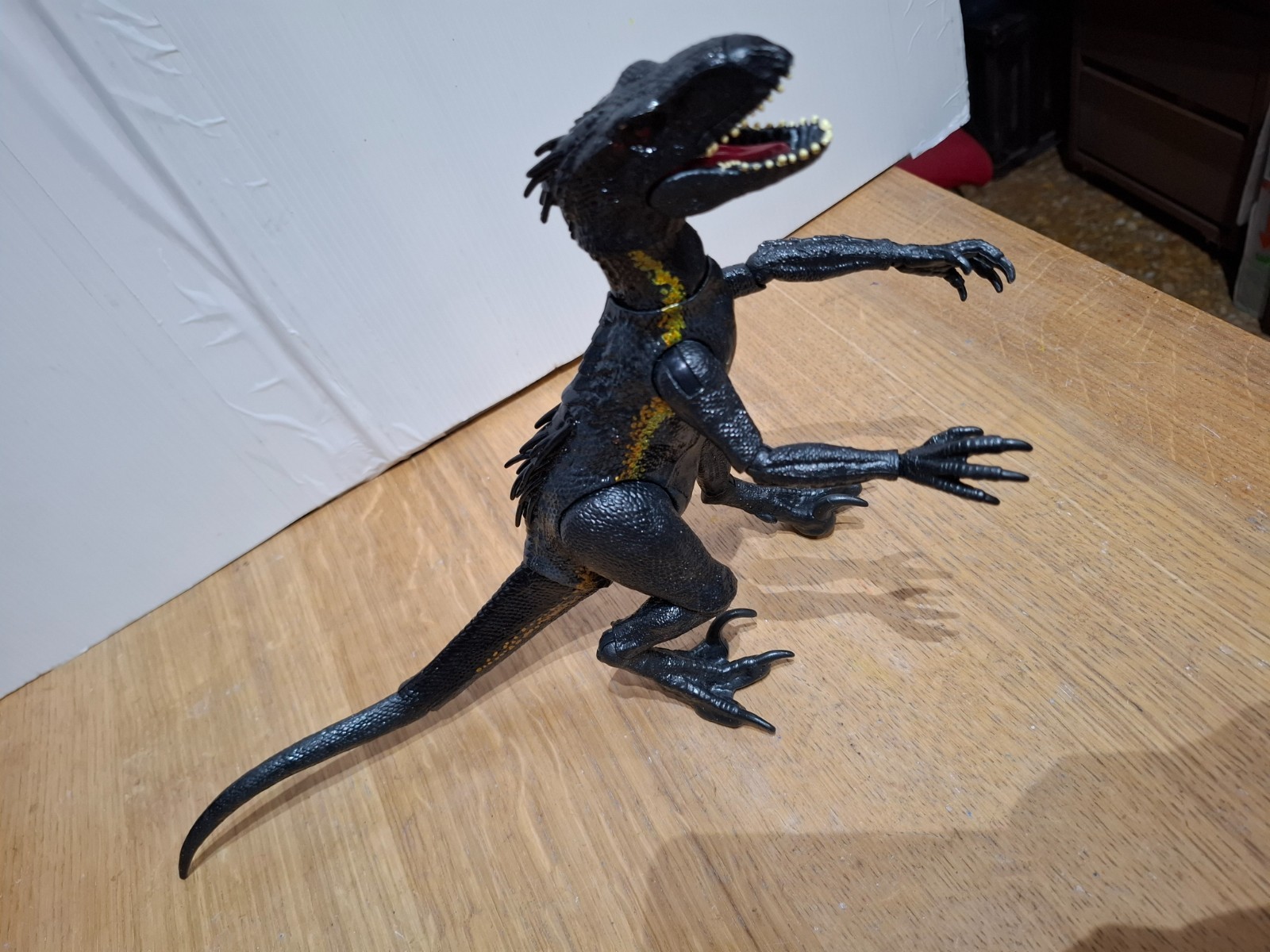 OTTIMO STATO Prima versione JURASSIC WORLD INDORAPTOR Super snodato tutto sano!