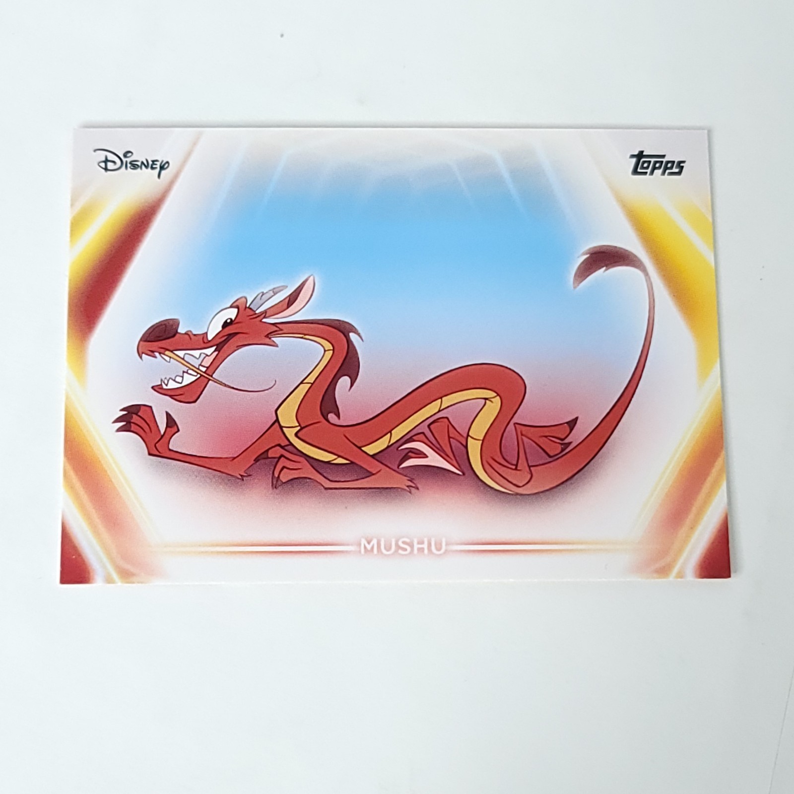 Carta collezionabile Mushu 2026 Topps Disney Neon Base #76